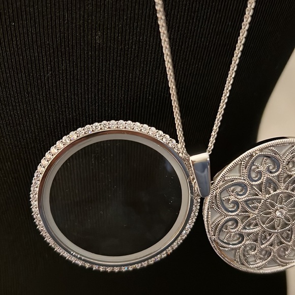 LUX VUE - Picture 5 of 10